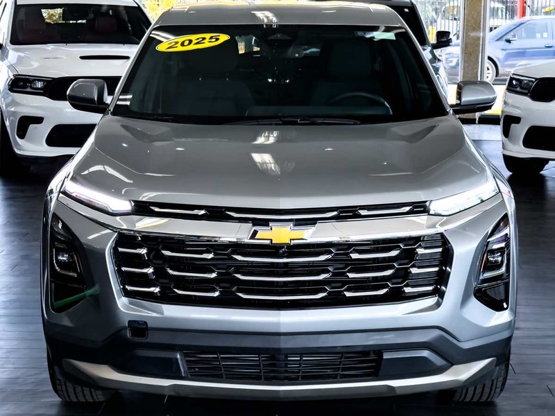 Chevrolet Equinox Vehicle Full-screen Gallery Image 03