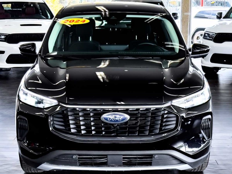 Ford Escape Vehicle Full-screen Gallery Image 03