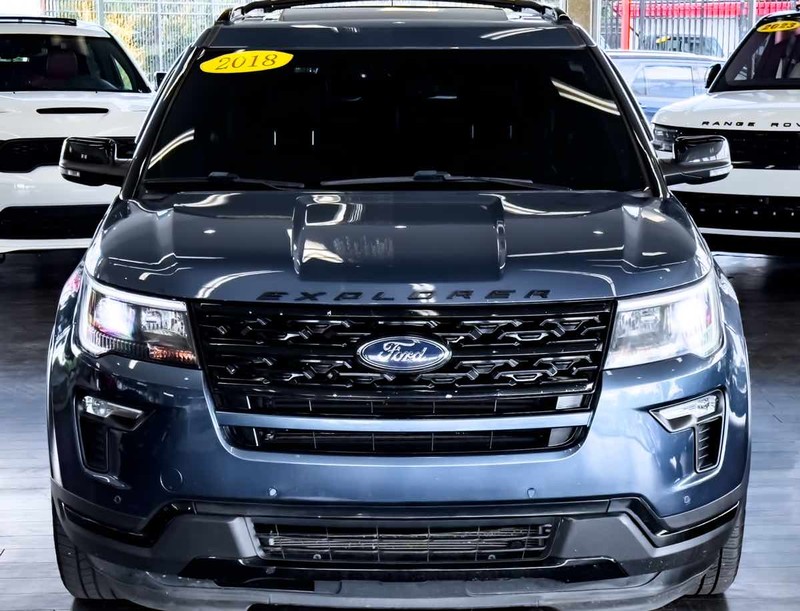 Ford Explorer Vehicle Full-screen Gallery Image 03