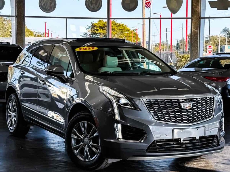 Cadillac XT5 Vehicle Full-screen Gallery Image 02