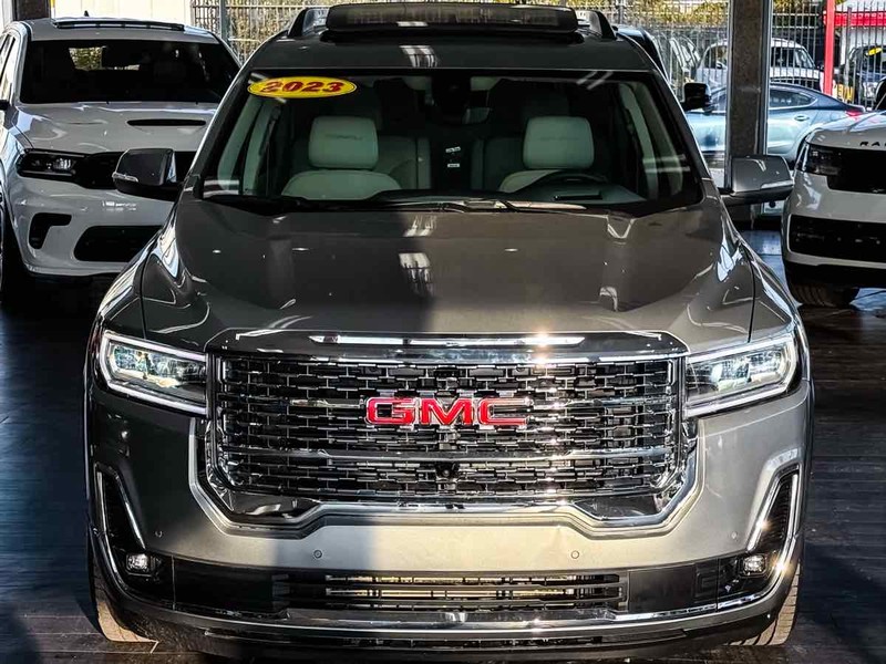 GMC Acadia Vehicle Full-screen Gallery Image 03