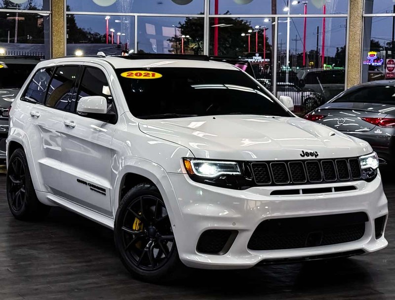 Jeep Grand Cherokee Vehicle Full-screen Gallery Image 02