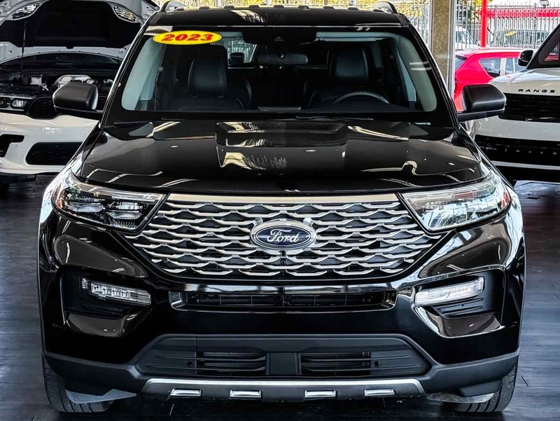 Ford Explorer Vehicle Full-screen Gallery Image 03