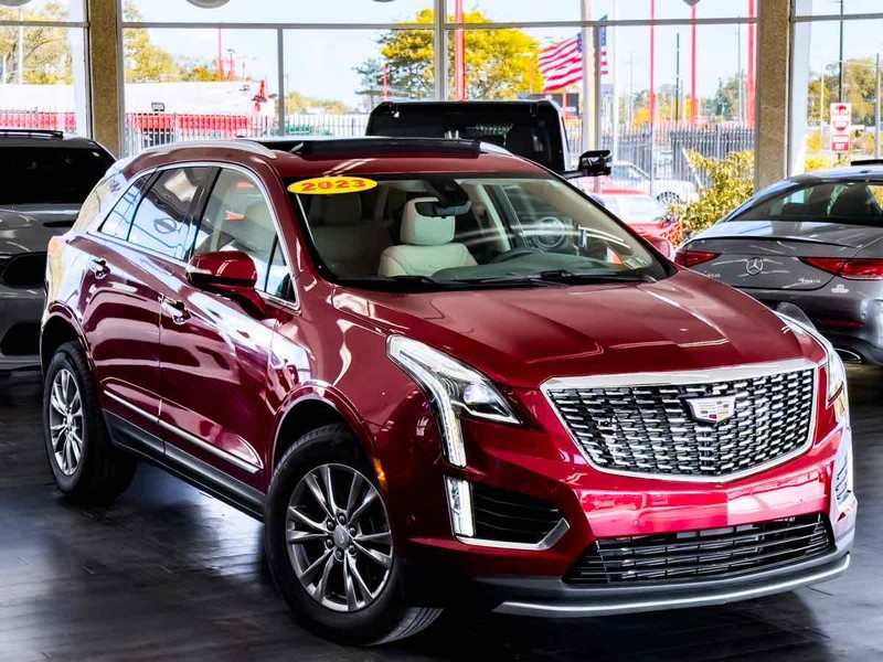 Cadillac XT5 Vehicle Full-screen Gallery Image 02