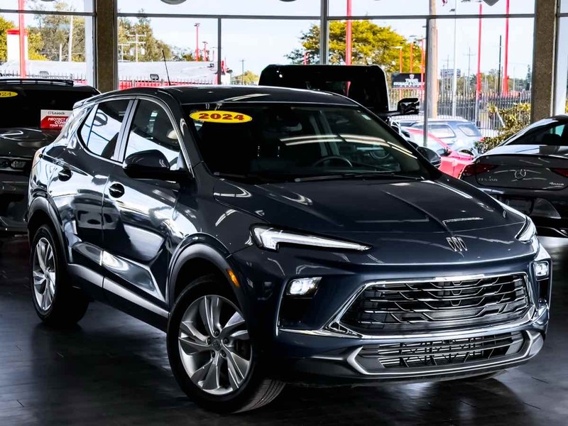 Buick Encore GX Vehicle Full-screen Gallery Image 02