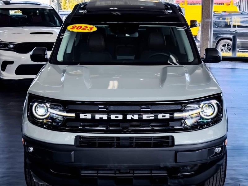 Ford Bronco Sport Vehicle Full-screen Gallery Image 03