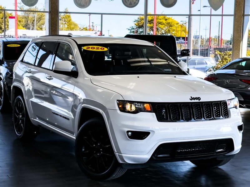 Jeep Grand Cherokee Vehicle Full-screen Gallery Image 02