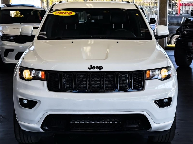 Jeep Grand Cherokee Vehicle Full-screen Gallery Image 03
