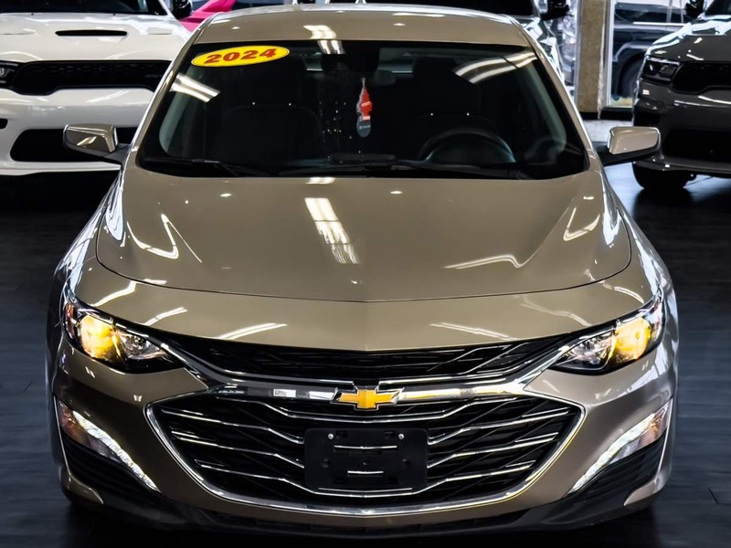 Chevrolet Malibu Vehicle Full-screen Gallery Image 03