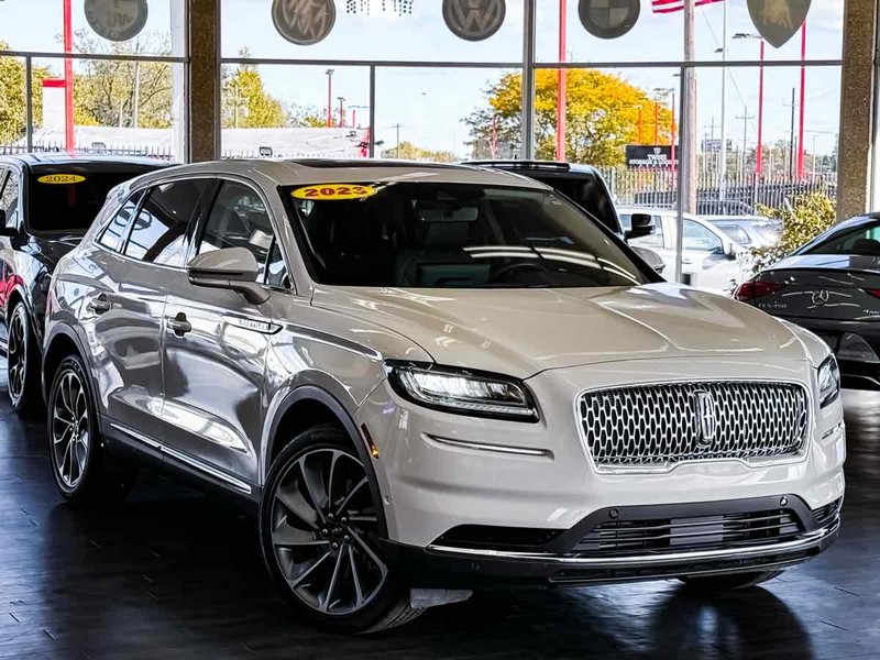 Lincoln Nautilus Vehicle Full-screen Gallery Image 02