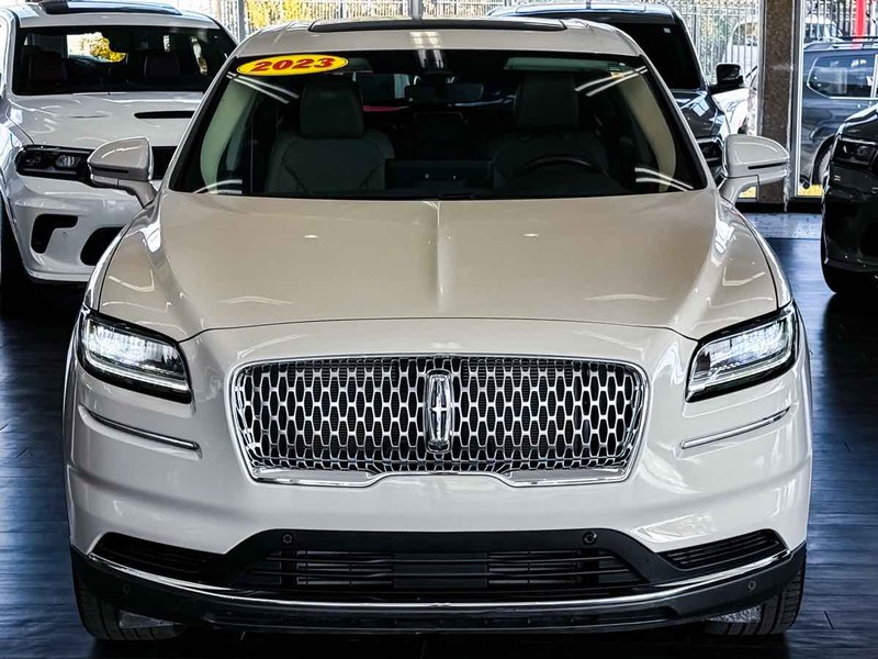 Lincoln Nautilus Vehicle Full-screen Gallery Image 03