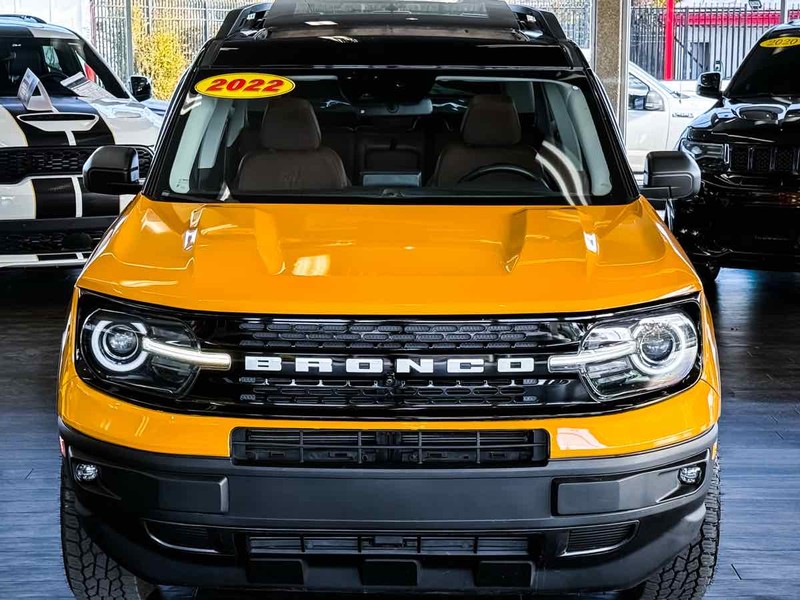 Ford Bronco Sport Vehicle Full-screen Gallery Image 03