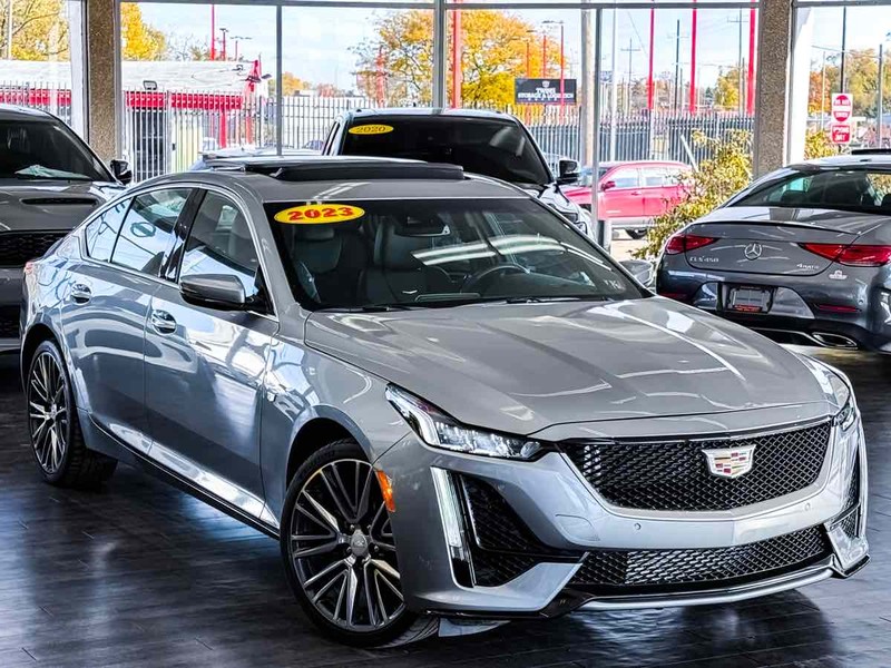 Cadillac CT5 Vehicle Full-screen Gallery Image 02