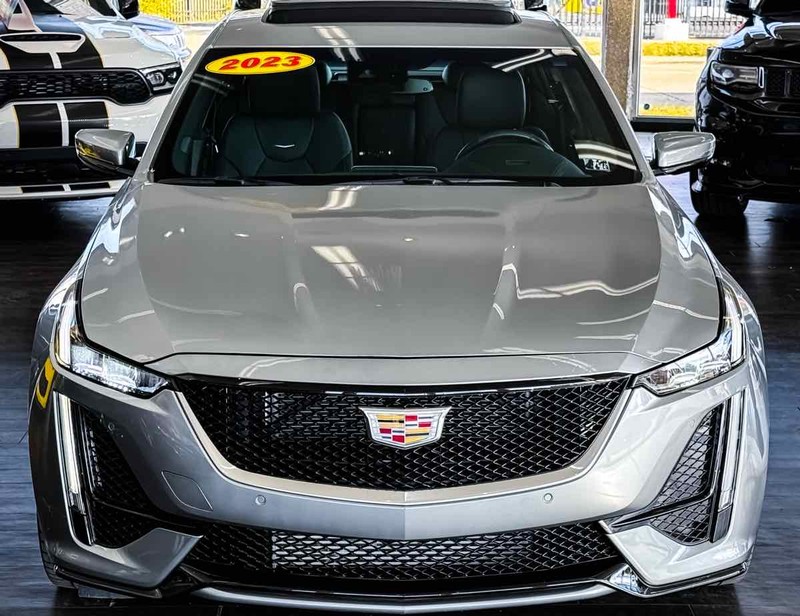 Cadillac CT5 Vehicle Full-screen Gallery Image 03