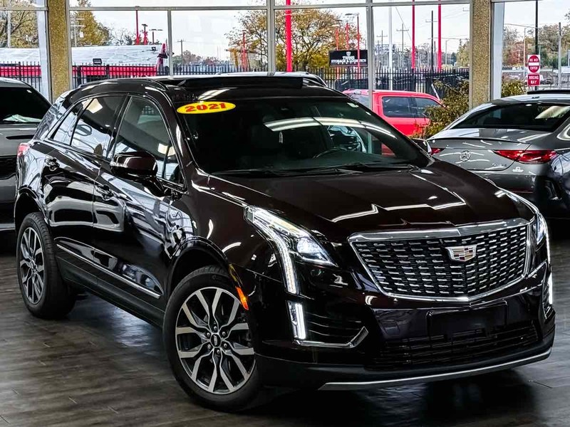 Cadillac XT5 Vehicle Full-screen Gallery Image 02