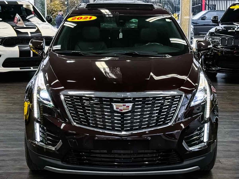 Cadillac XT5 Vehicle Full-screen Gallery Image 03