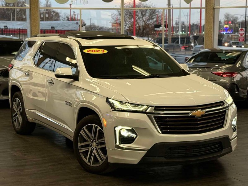 Chevrolet Traverse Vehicle Full-screen Gallery Image 02