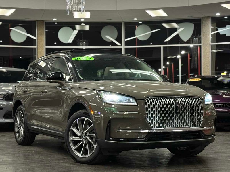 Lincoln Corsair Vehicle Full-screen Gallery Image 01