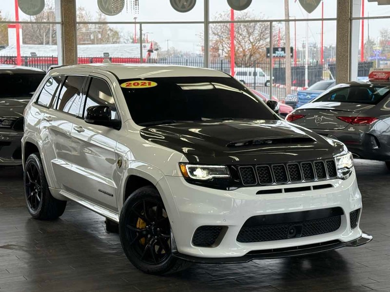 Jeep Grand Cherokee Vehicle Full-screen Gallery Image 02