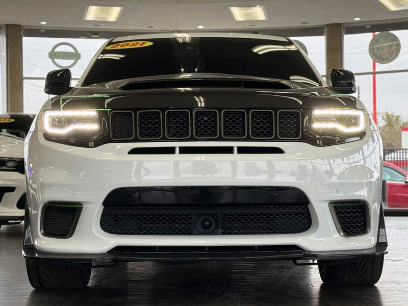 Jeep Grand Cherokee Vehicle Full-screen Gallery Image 03