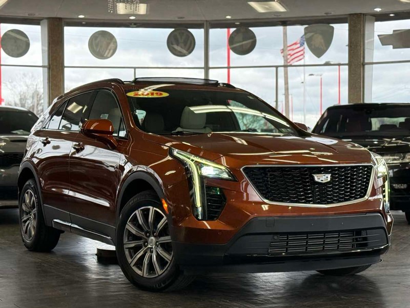 Cadillac XT4 Vehicle Full-screen Gallery Image 01