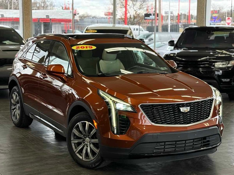 Cadillac XT4 Vehicle Full-screen Gallery Image 02