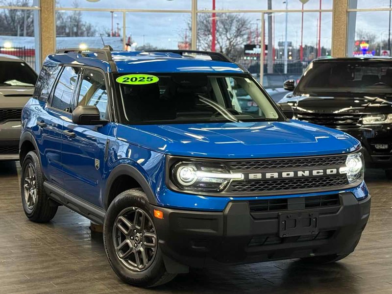 Ford Bronco Sport Vehicle Full-screen Gallery Image 02