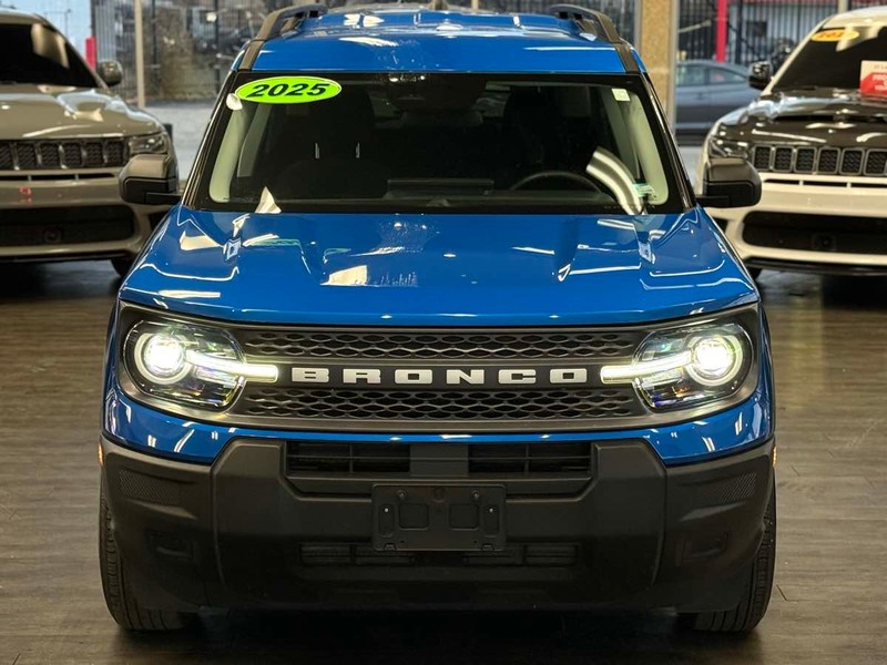 Ford Bronco Sport Vehicle Full-screen Gallery Image 03