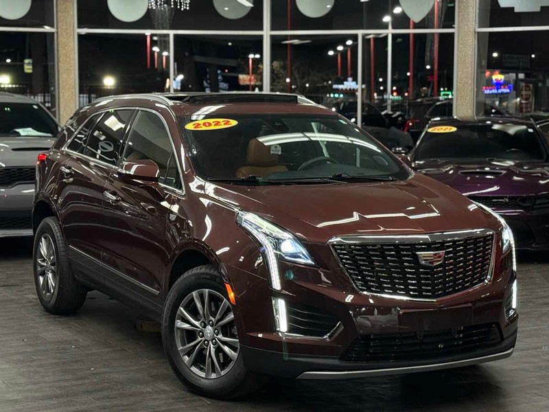 Cadillac XT5 Vehicle Full-screen Gallery Image 02