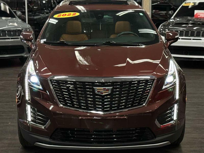 Cadillac XT5 Vehicle Full-screen Gallery Image 03