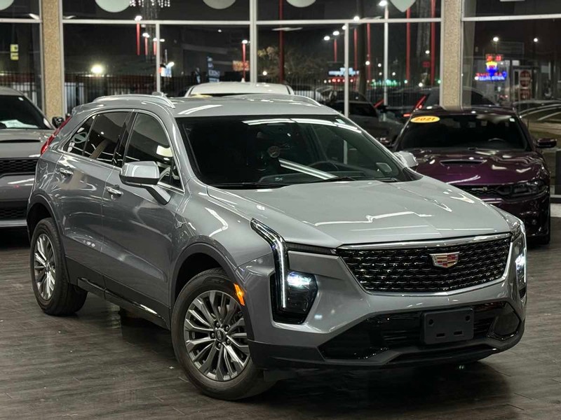 Cadillac XT4 Vehicle Full-screen Gallery Image 02