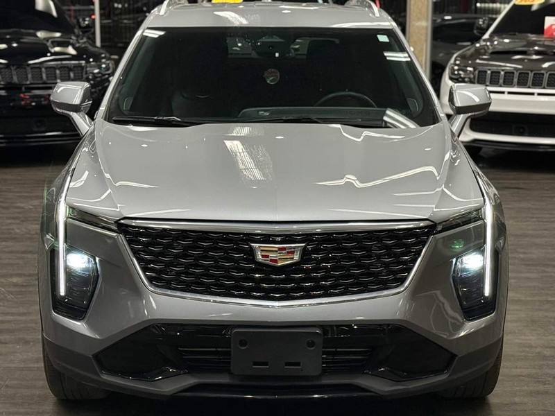 Cadillac XT4 Vehicle Full-screen Gallery Image 03