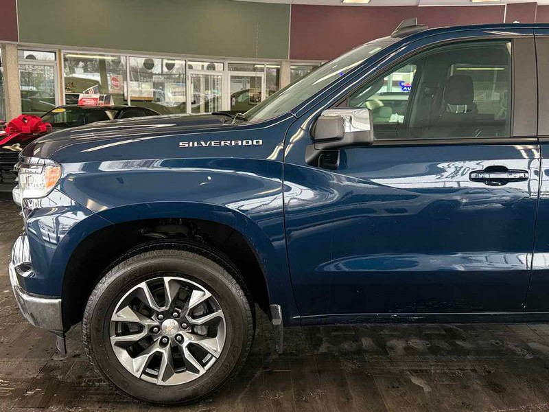 Chevrolet Silverado 1500 Vehicle Full-screen Gallery Image 03