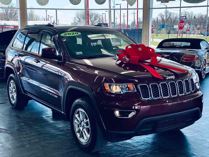 Jeep Grand Cherokee Vehicle Full-screen Gallery Image 01