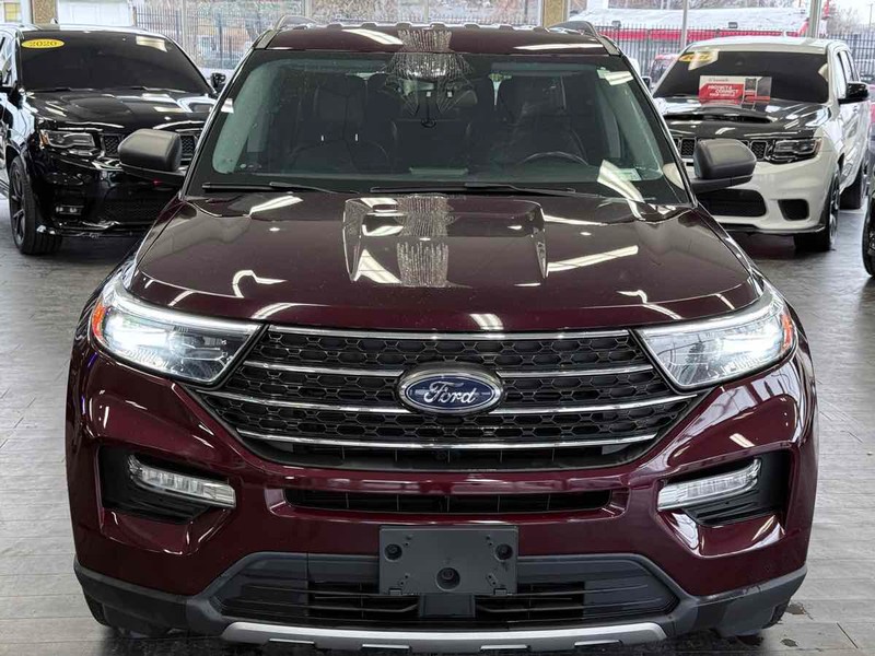 Ford Explorer Vehicle Full-screen Gallery Image 03