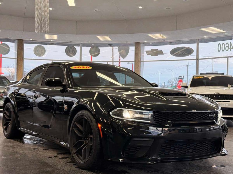 Dodge Charger Vehicle Full-screen Gallery Image 02