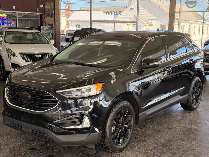 Ford Edge Vehicle Full-screen Gallery Image 02