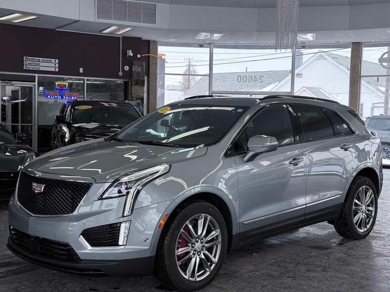 Cadillac XT5 Vehicle Full-screen Gallery Image 02
