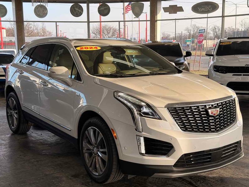 Cadillac XT5 Vehicle Full-screen Gallery Image 01