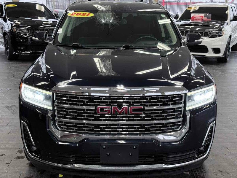 GMC Acadia Vehicle Full-screen Gallery Image 03