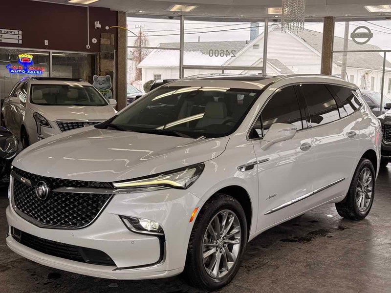 Buick Enclave Vehicle Full-screen Gallery Image 02