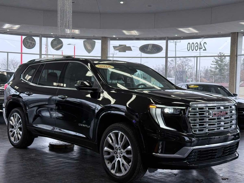 GMC Acadia Vehicle Full-screen Gallery Image 01