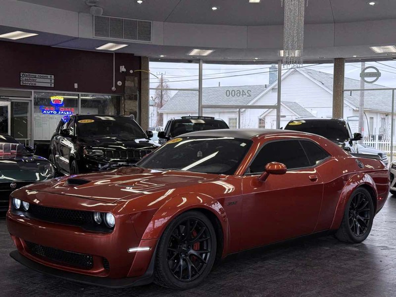 Dodge Challenger Vehicle Full-screen Gallery Image 02
