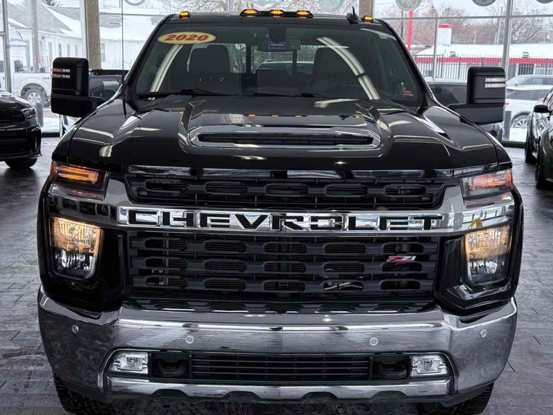 Chevrolet Silverado 2500HD Vehicle Full-screen Gallery Image 03
