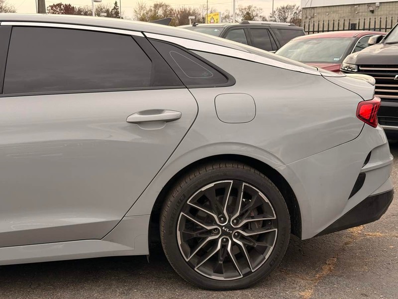 Kia K5 Vehicle Full-screen Gallery Image 03