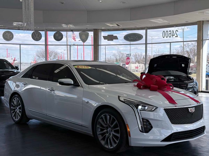 Cadillac CT6 Sedan Vehicle Full-screen Gallery Image 01