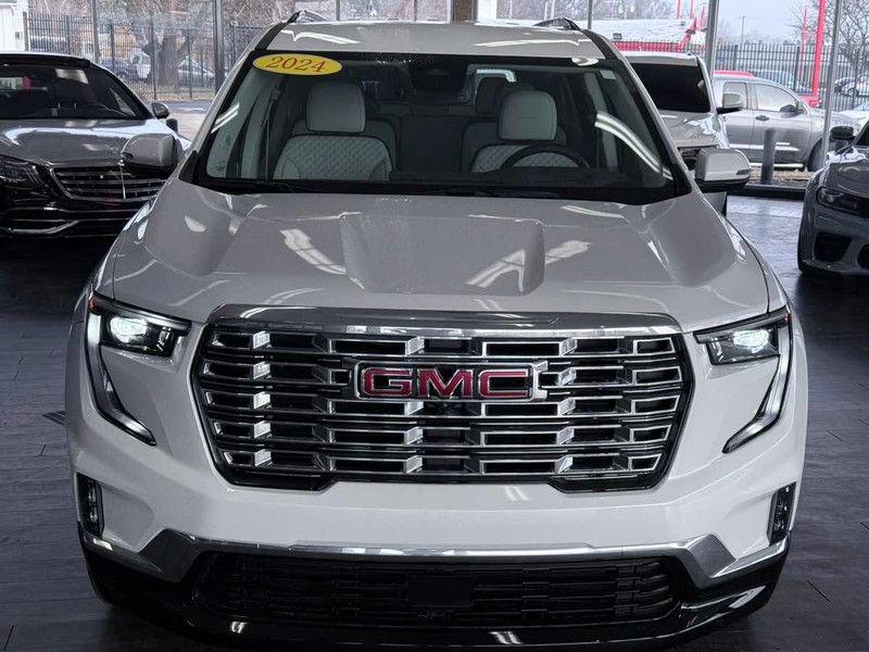 GMC Acadia Vehicle Full-screen Gallery Image 03