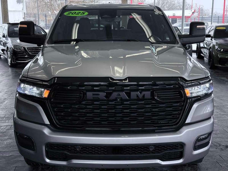 Ram 1500 Vehicle Full-screen Gallery Image 03