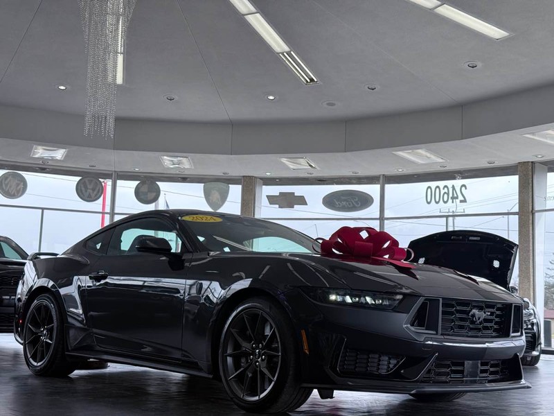 Ford Mustang Vehicle Full-screen Gallery Image 02