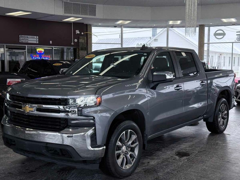 Chevrolet Silverado 1500 LTD Vehicle Full-screen Gallery Image 02